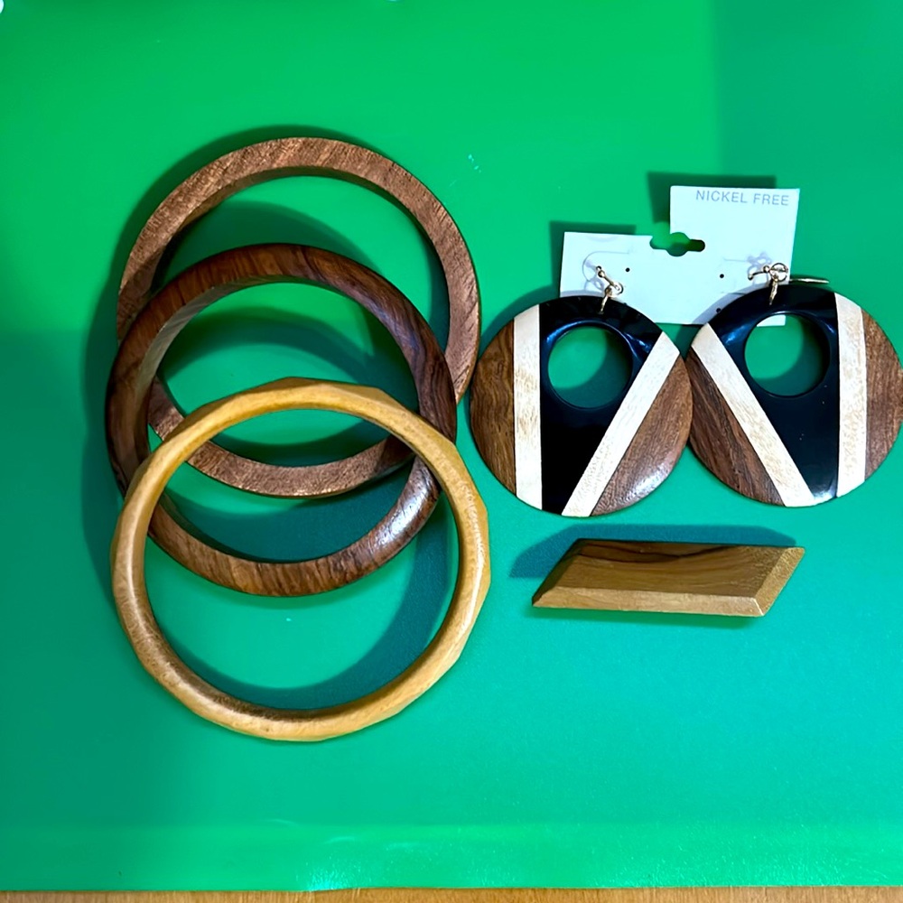 New and Vintage Set of Brown Wooden Bangle Bracelets, Earrings and a Brooch.